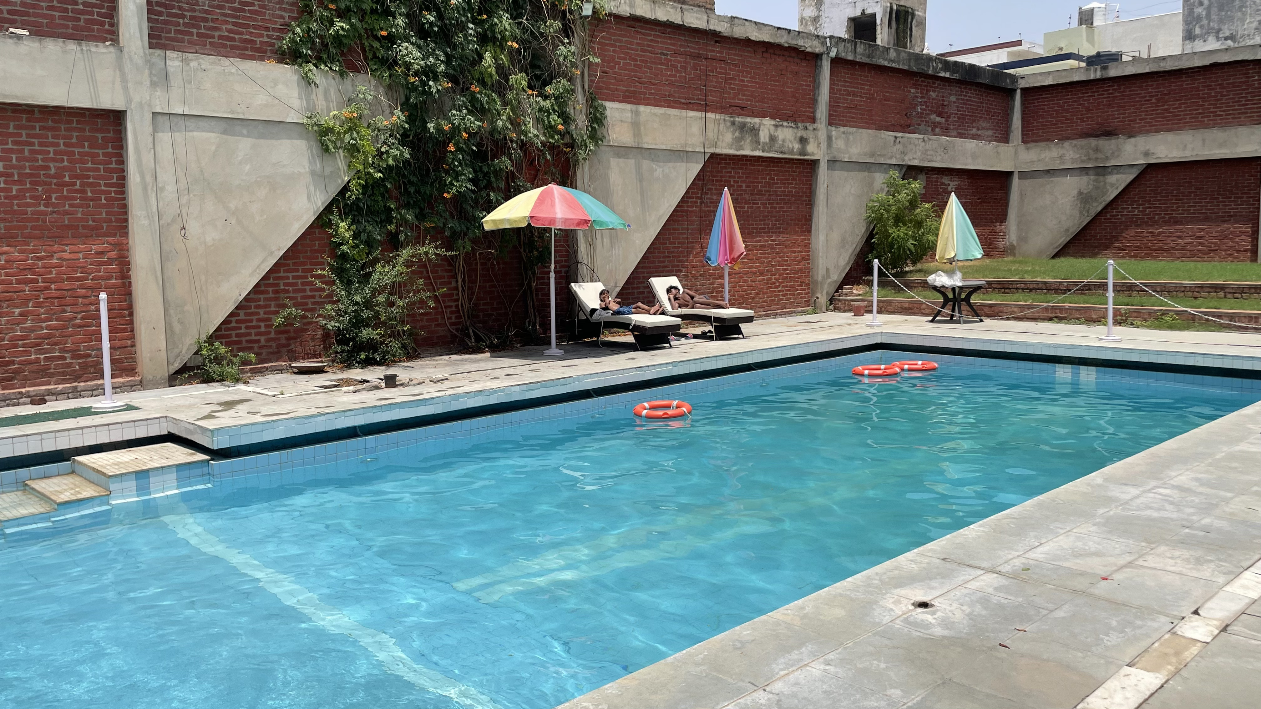 Dad vs Kids Relay Race — moment 1